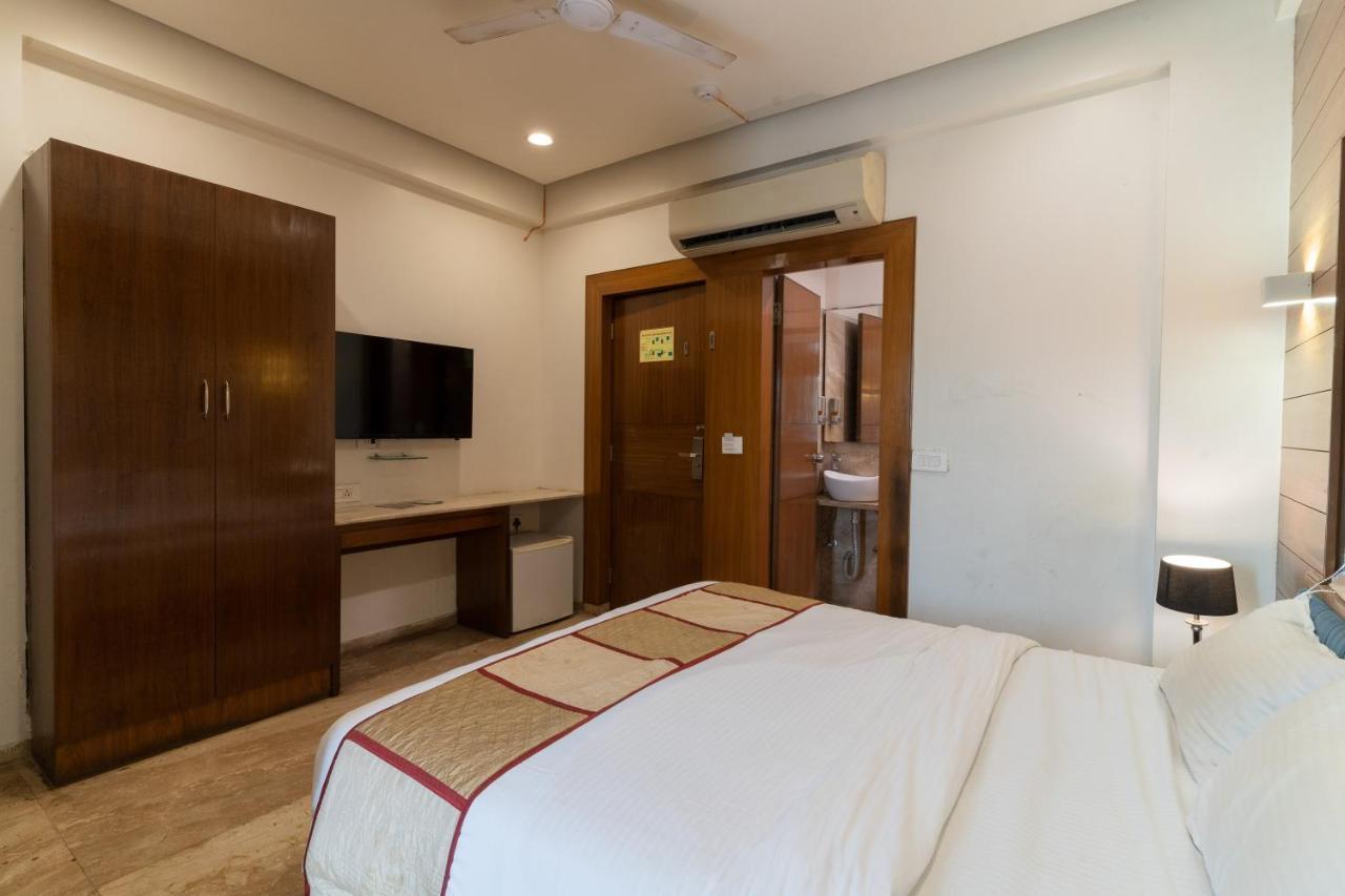 Hotel Kyra Airport Ахмедабад Экстерьер фото